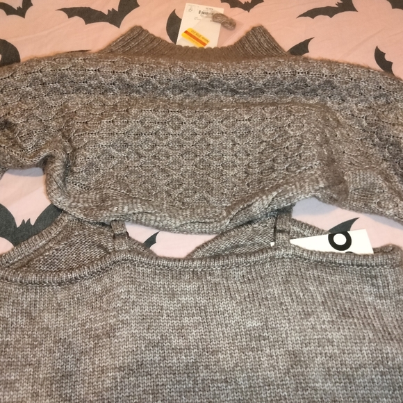 Women's Cropped Sweater Set - Picture 5 of 5
